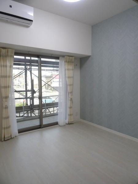 グランパシフィック泉尾Luxeの居間・リビング|★キッチン側から見た室内★