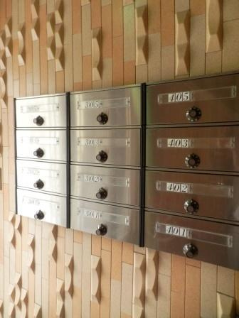 山縣ハイツのエントランス|★メールBOX★