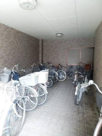 山縣ハイツのエントランス|★雨の日も安心★