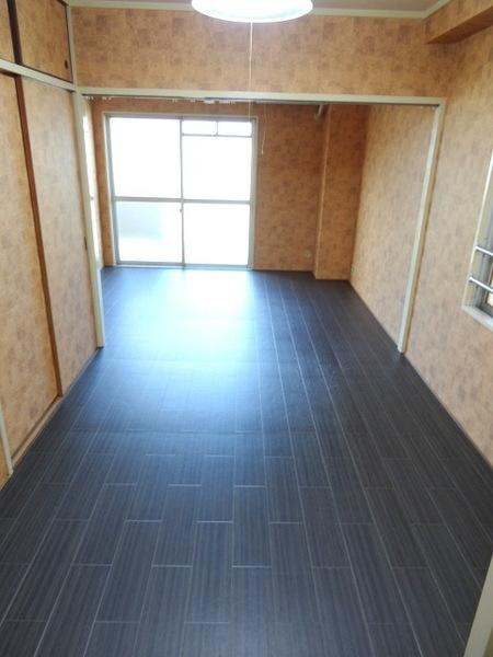 シャロス浅川の寝室|★シックなフローリング★