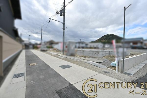 クレイドルガーデン大久保町 ２号棟 ／新築一戸建の前面道路含む現地写真
