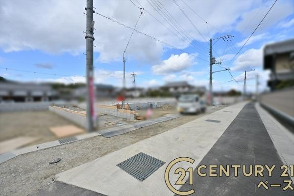 クレイドルガーデン大久保町 ２号棟 ／新築一戸建の前面道路含む現地写真