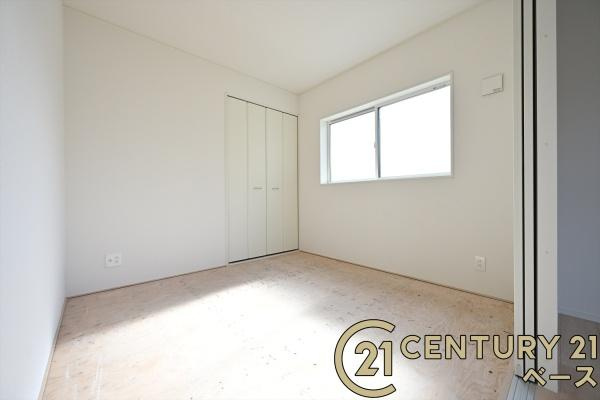 クレイドルガーデン大久保町 ３号棟 ／新築一戸建の内観：施工例|■日当たりのよい明るい雰囲気の洋室です！■
