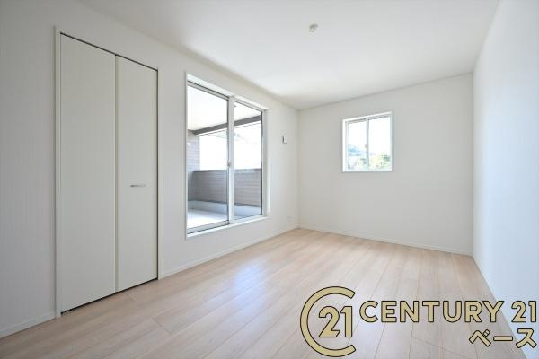 クレイドルガーデン大久保町 ３号棟 ／新築一戸建の内観：施工例|■冬物のコートや季節ものなど、たっぷり収納可能！■
