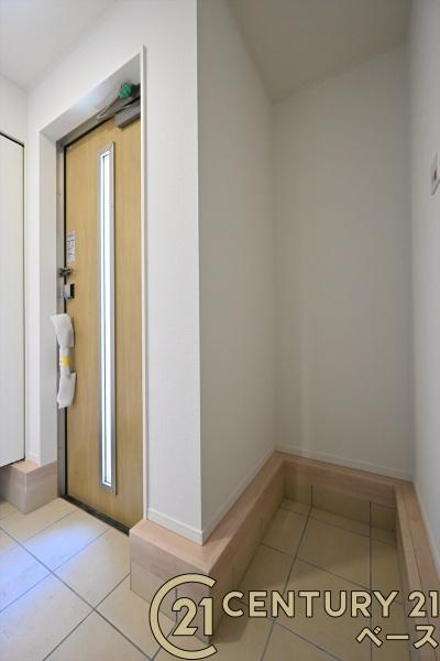 クレイドルガーデン大久保町 ４号棟 ／新築一戸建の内観：施工例|■玄関には大容量収納スペースを完備！■