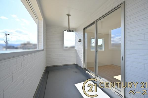 クレイドルガーデン大久保町 ４号棟 ／新築一戸建のバルコニー|■現地撮影写真■インナーバルコニーで急な雨でも安心です！