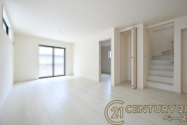 リーブルガーデン高塚台 １号棟 ／新築一戸建の居間・リビング|■ペアガラス使用で結露の心配もありません！■