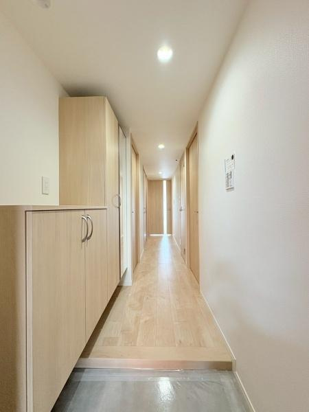 アーバンフォレスト柿生の玄関|明るい玄関は暖かくお客様をお迎えできそうです。