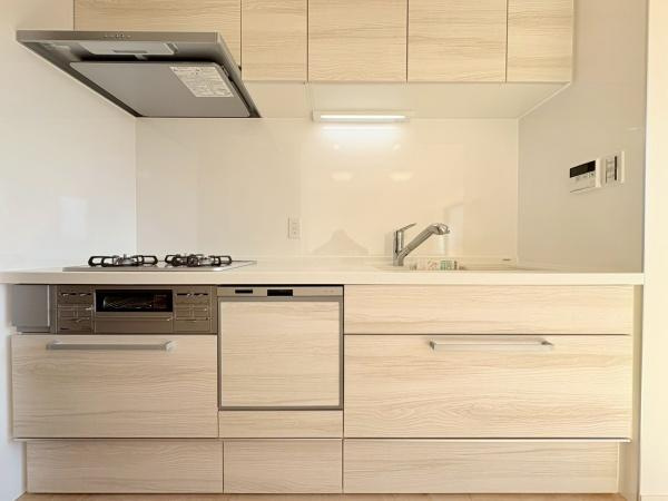 アーバンフォレスト柿生のキッチン|明るいカラーのキッチンです。