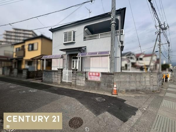 岩出市西国分　中古戸建の前面道路含む現地写真
