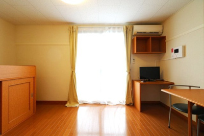 【居間・リビング】 | レオパレスジェーオー | 当社人気のベッドタイプ！収納付きベッドがオススメ！