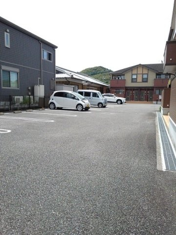 ＰｉｎｅＴｒｅｅＢの駐車場