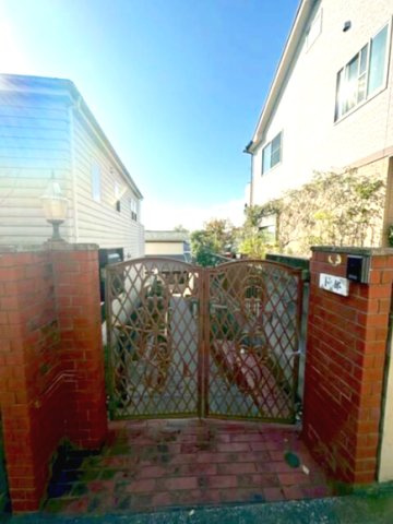 森貸家のエントランス