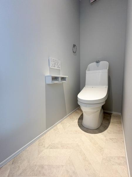 西大道　新築のトイレ|一体型トイレは、シンプルでお手入れがとても簡単♪隙間が少なく、汚れがたまりにくいので、いつでも清潔を保ちやすいです。