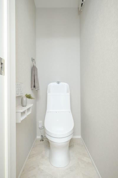 西大道　新築のトイレ|一体型トイレは、シンプルでお手入れがとても簡単♪隙間が少なく、汚れがたまりにくいので、いつでも清潔を保ちやすいです。