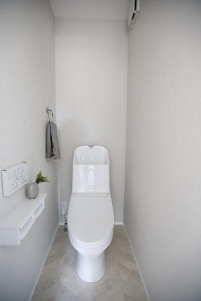 西大道　新築のトイレ|一体型トイレは、シンプルでお手入れがとても簡単♪隙間が少なく、汚れがたまりにくいので、いつでも清潔を保ちやすいです。