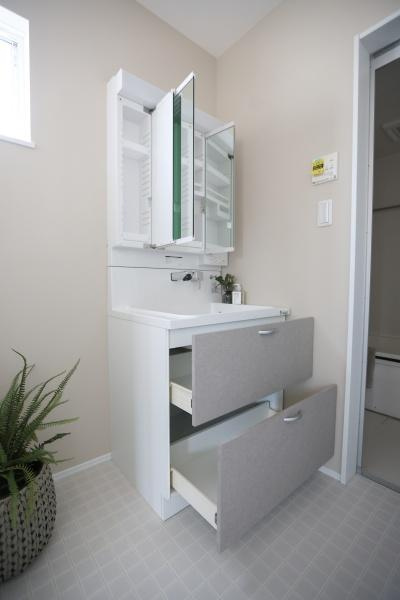 西大道　新築のその他|リビング階段は帰宅時に顔を合わせやすく、家族のコミュニケーションが自然に生まれます。