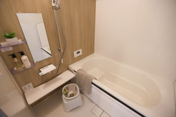 西大道　新築のキッチン|収納力が高く、シンプルで使いやすいキッチンです。広めの作業スペースで、料理の効率もアップ。食器洗い機も完備しており、家事の負担を軽減します。