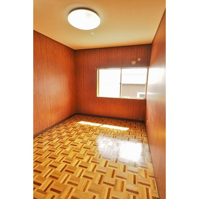 上川手貸家の居間・リビング|2階洋室