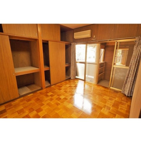 上川手貸家の居間・リビング|1階洋室