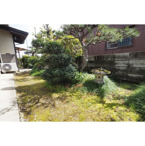 上川手貸家のその他|庭