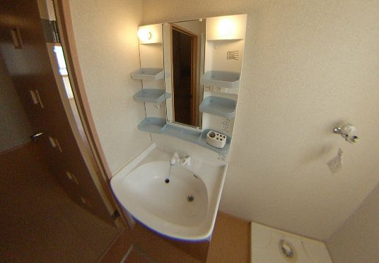 グレイスコートDの洗面所|忙しい朝には欠かせない洗面所です