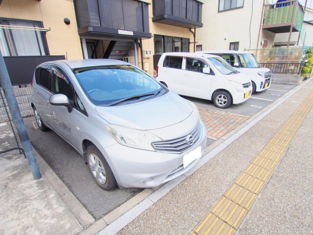 サリーゼ名田の駐車場