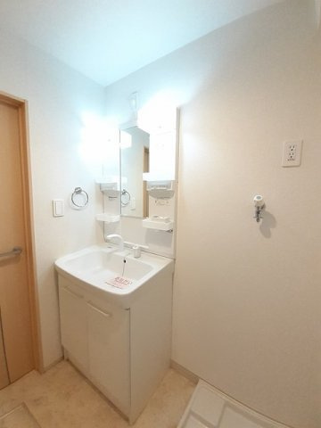 プリマヴェ－ラ　Ｋの洗面所|スペースが確保できる洗面所です