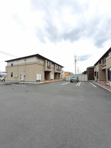 ル・ヴァンヴェール　Ｂの駐車場|駐車スペースもあります