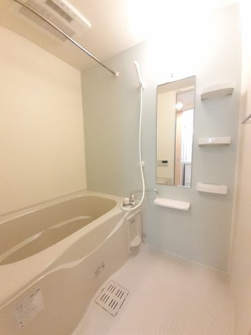 ル・ヴァンヴェール　Ｂの浴室|きれいなお風呂です