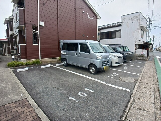 サミットの駐車場|駐車場