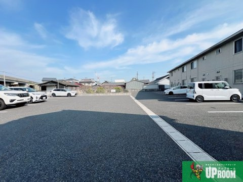 プラムシャルマンの駐車場