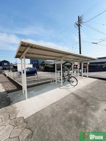 プラムシャルマンの駐車場