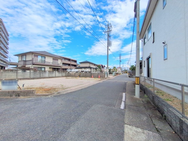 ハートフルタウン川村町の前面道路含む現地写真