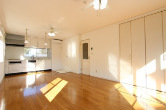 【居間・リビング】 | 鎌ヶ谷市軽井沢戸建 | 陽当たり良好なLDK！クローゼット・床下収納付きです！