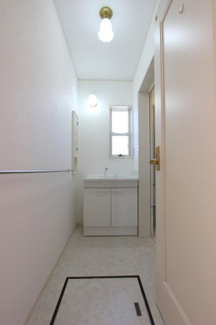 【洗面所】 | 鎌ヶ谷市軽井沢戸建 | 床下収納付きの洗面所！