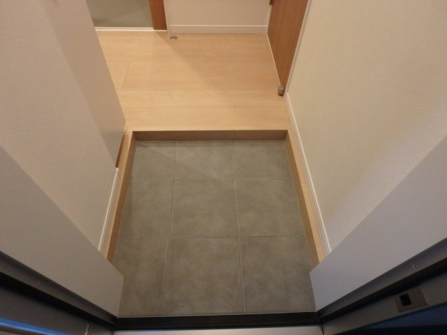 リビングライフ長瀬の玄関