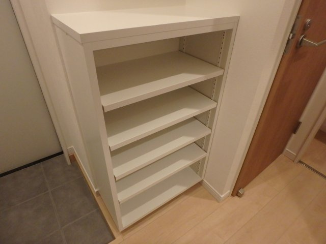リビングライフ長瀬の収納|高さ調整可能です