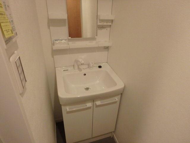 リビングライフ長瀬の独立洗面台|女性からの根強い人気の独立洗面台