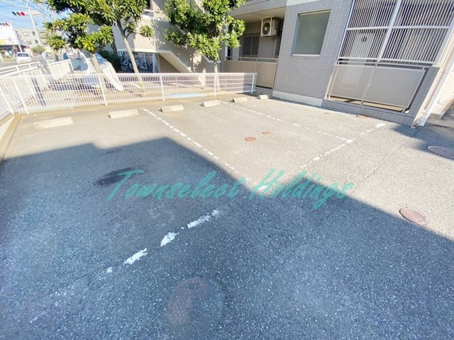 藤沢市鵠沼海岸７丁目の賃貸マンションの駐車場