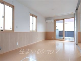 ウェルス１７の居間・リビング|１階角部屋です！