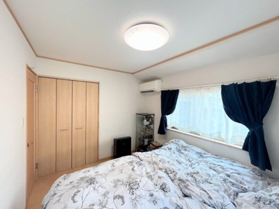 【洋室】 | ◆緑区三保町中古住宅◆ | ◆感性を育むプライベートルームはシンプルでスマートな空間。好みの空間で読書をしたり、音楽を聞いたりと一人の時間も充実したものにできます。

