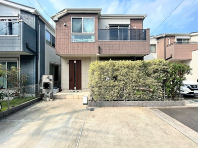 【外観】 | ◆緑区三保町中古住宅◆ | ◆爽やかな青空の下に贅沢なほどに降り注ぐ陽光、豊かな居住性と、クオリティが見事に調和した住空間は、住まうことの喜びを感じさせてくれます。ゆとりある広い敷地で開放的なお住まいです。