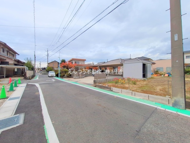 グラファーレ川村町5棟の前面道路含む現地写真