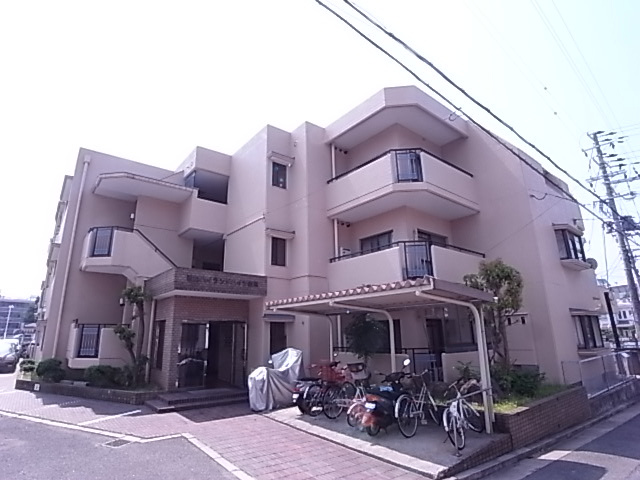 西脇ハイランドハイツ白鳳の外観