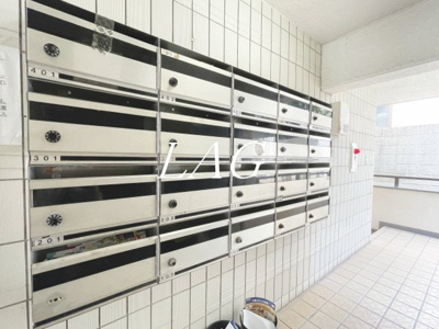 【その他共用部分】 | メゾン・ドール氷川台 | 集合ポストです。