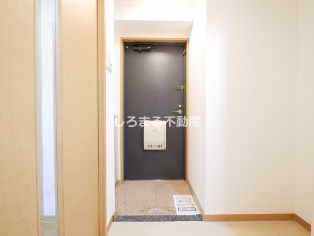 レジデア西本町の玄関