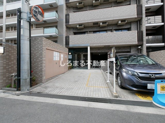 レジデア西本町のエントランス