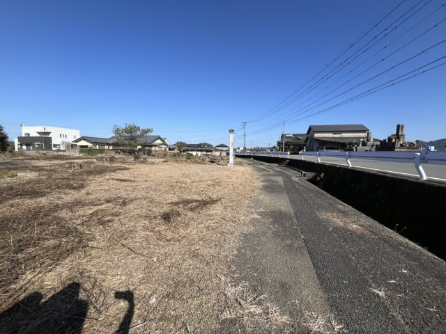 氷川町新田土地の前面道路含む現地写真