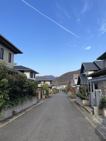 中古住宅　日野南8丁目の前面道路含む現地写真